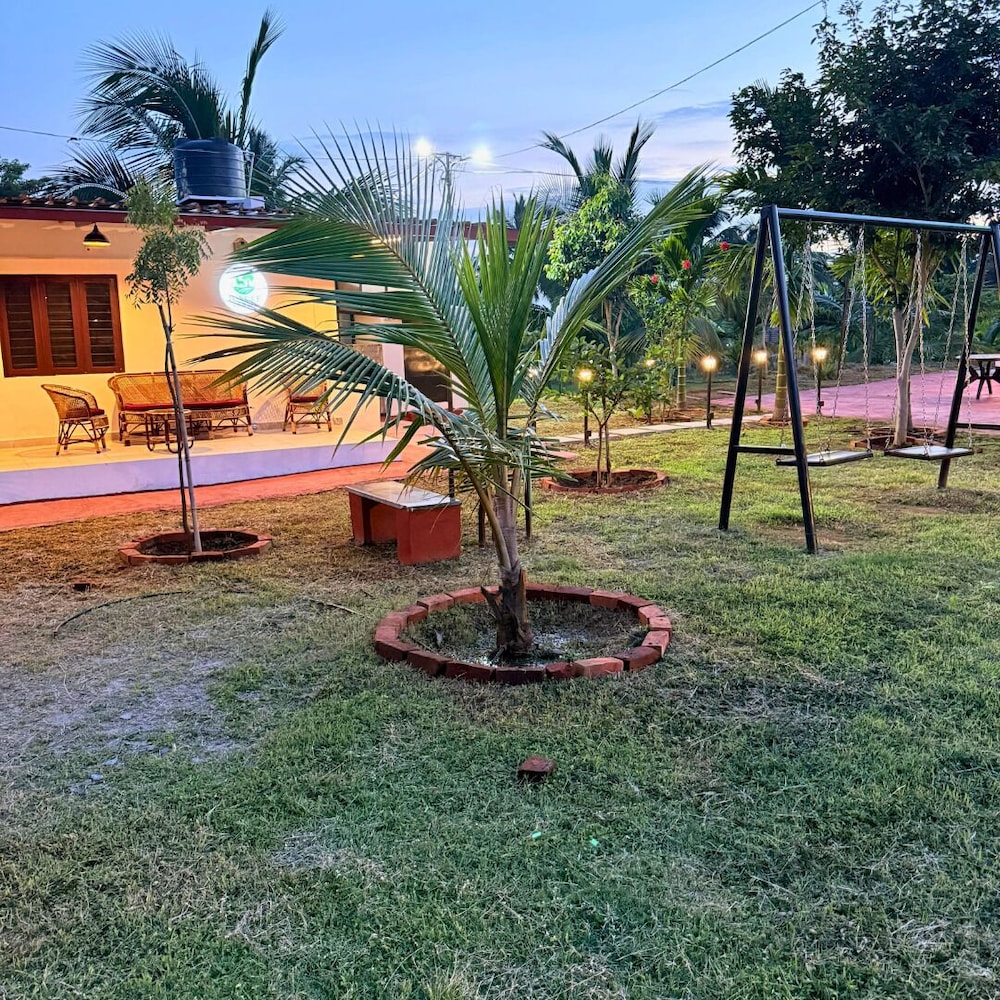 JUNGLE FARMS BY MAARK INN