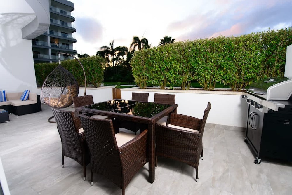 Cable Beach Condo Large Private Patio With BBQ
