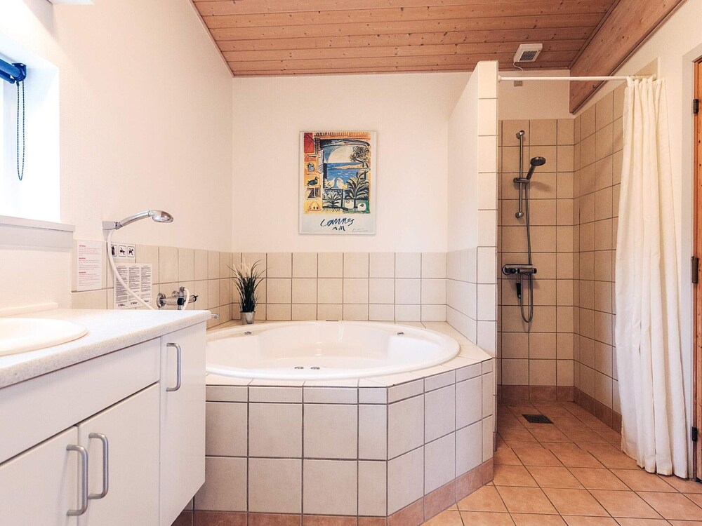 Well-maintained Holiday Home in Faborg