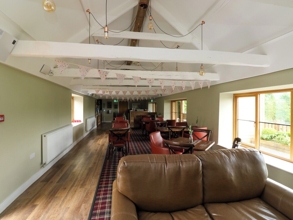 Harcombe House Bungalow 11