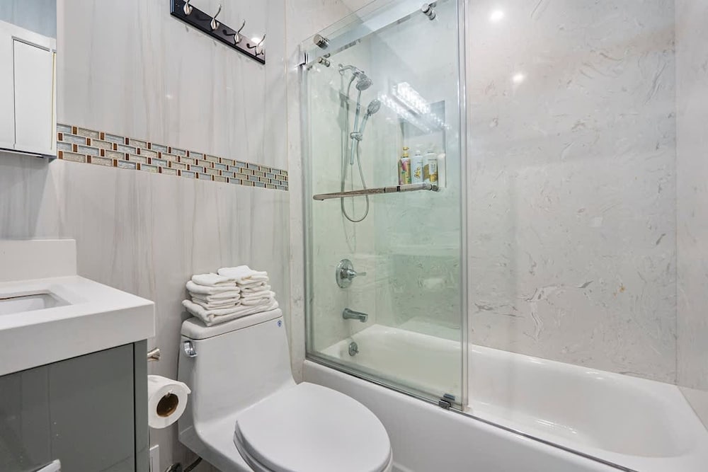 Cozy Quiet Safe Bright 4brs Home in Daly City