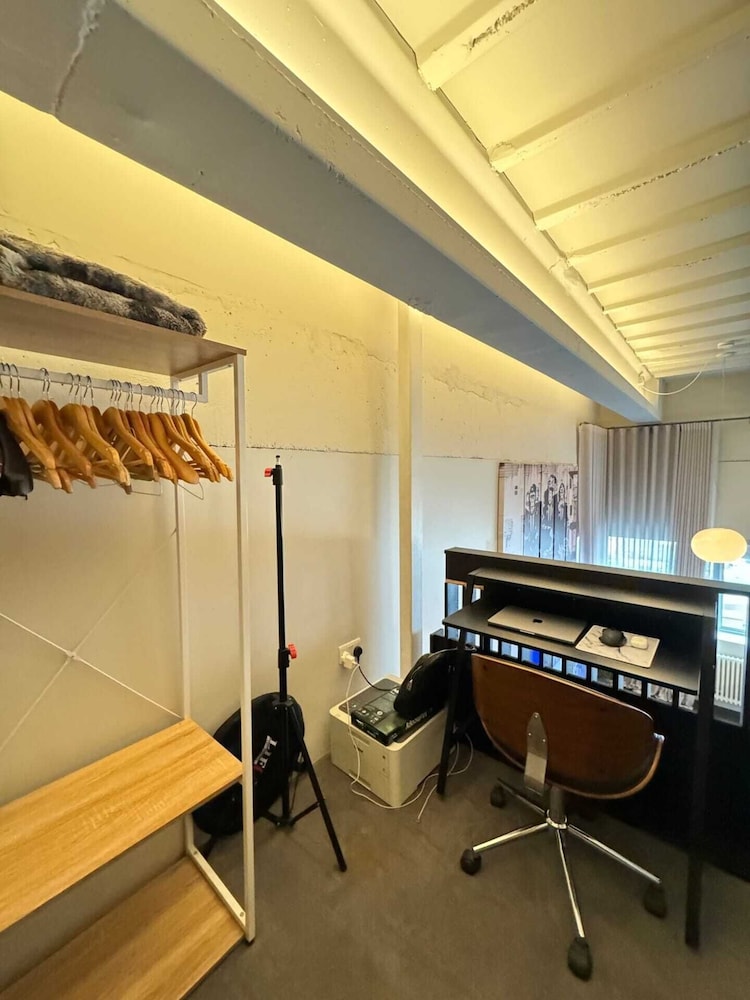 Industrial-chic 1BD Loft by the River Fulham!