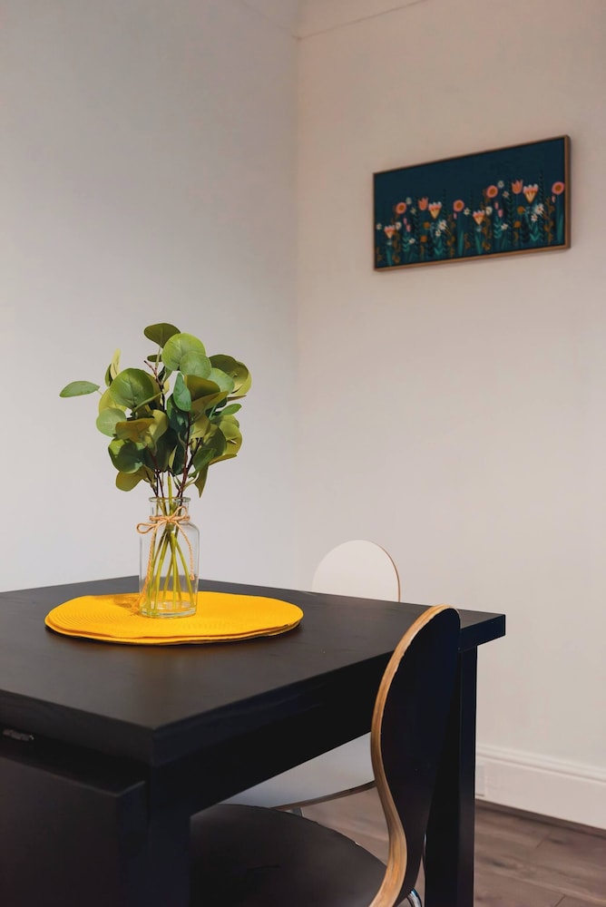 Sleek City Getaway - Walkable & Free Parking
