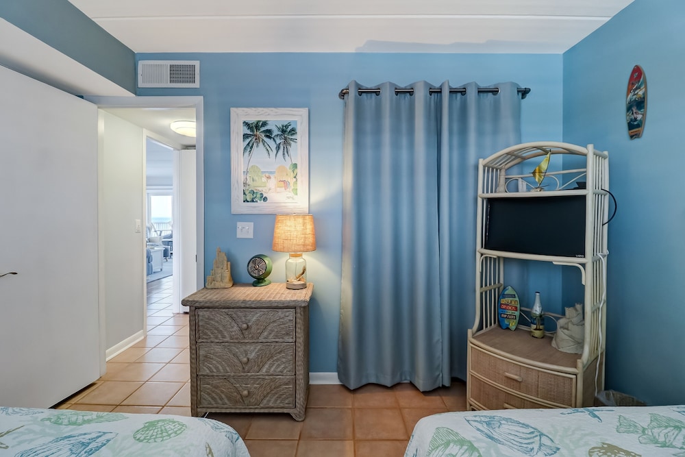 Fernandina Beach Vacations - Beach Condo Miles-long Views Sand and Sea, Access to Private Fishing Pier by RedAwning - Property Image 25