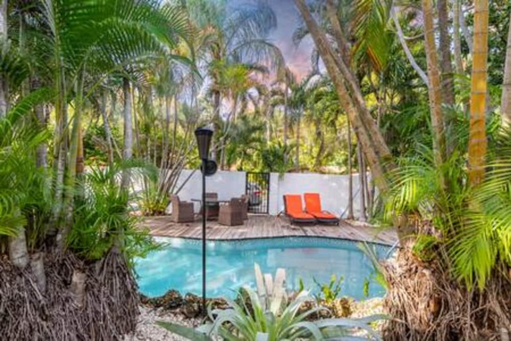 1720 Wa Kee 1B 4 Queen Beds Sleep 8 Pool Parking Wi-fi Patio