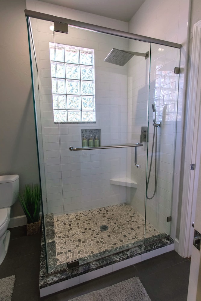 5 Bed 3 Bath Uptown Sedona-game Room-sauna-cold Plunge-jacuzzi-gym