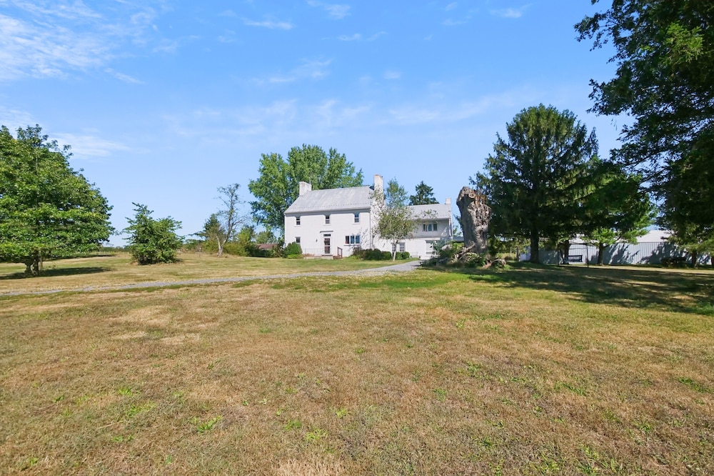 Peaceful Retreat With Scenic Surroundings 4 Bedroom Home