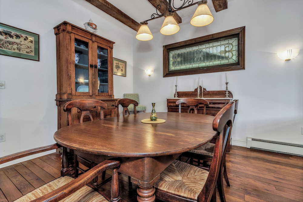 Wolf Creek House
