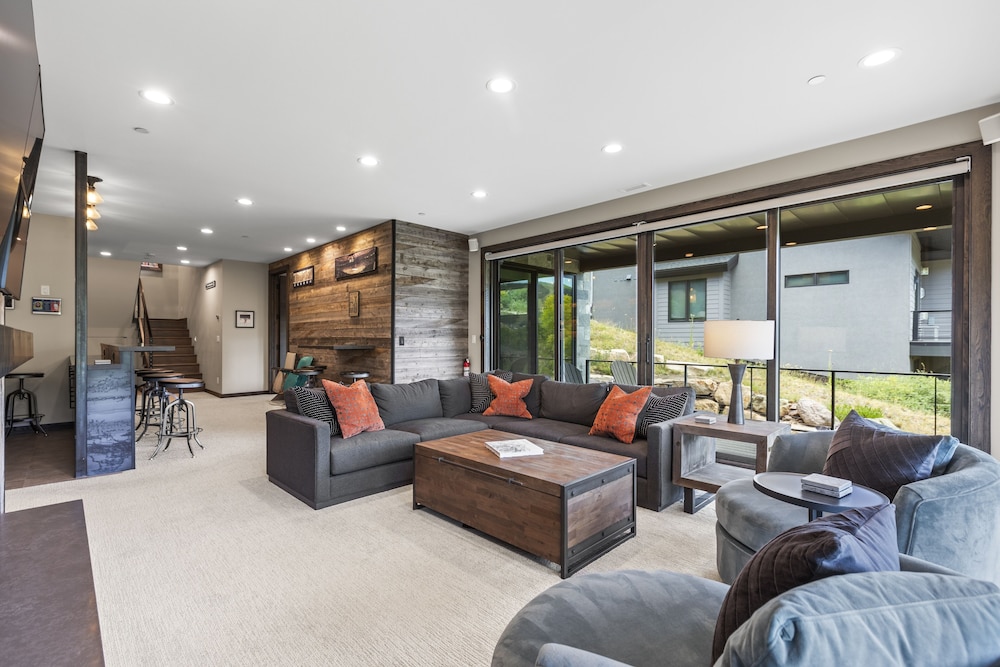 Nine Peaks 4 Bedroom Home