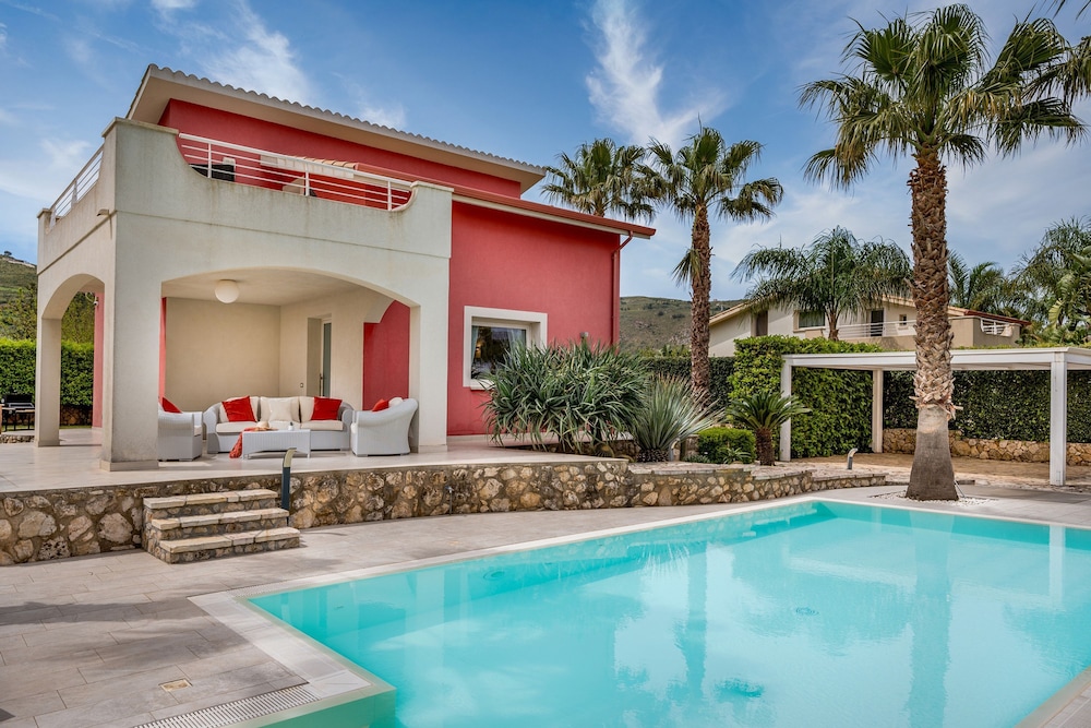 Villa Jacqueline con Piscina Privata 8 Posti Letto
