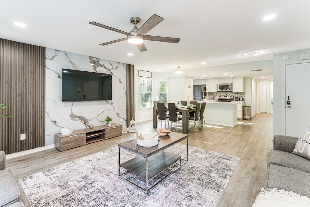 Florida Fun! Family Condo w/ Pool, 8 Mi to WDW