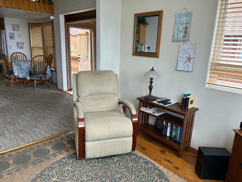 Oceanfront Cabin 3 w Jacuzzi Impressive Views