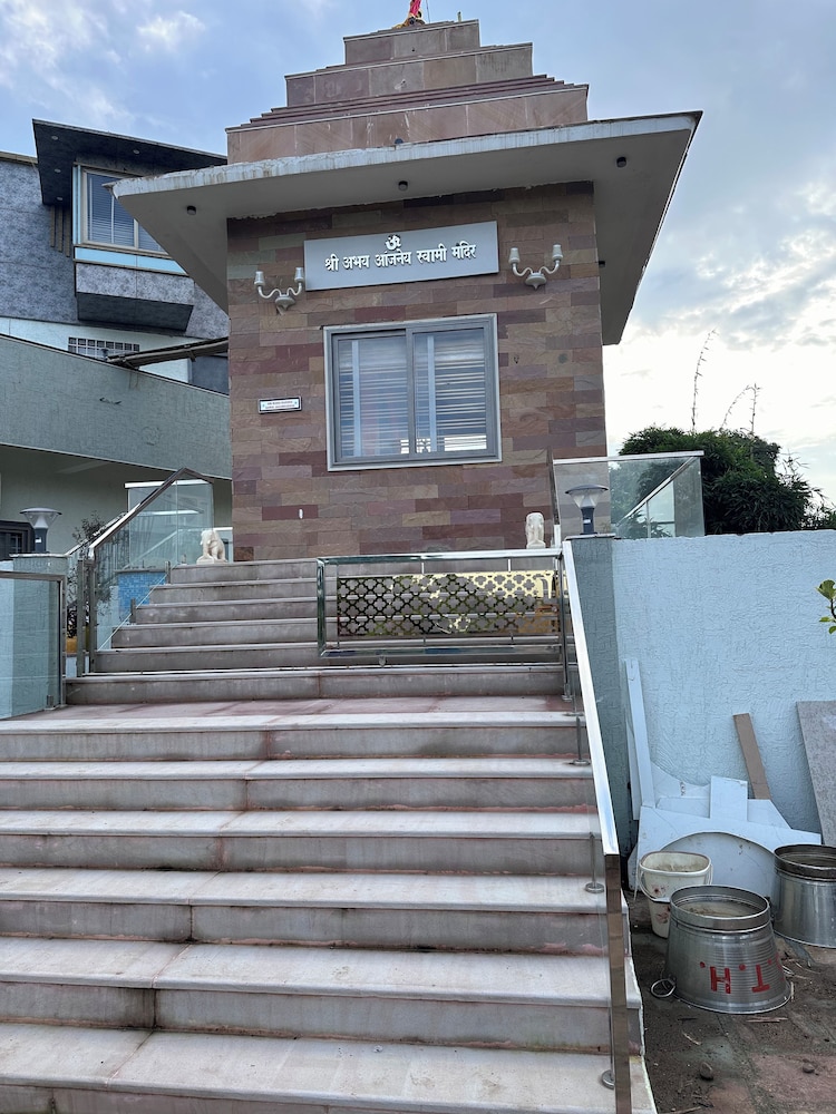 Sanjeevani Farms, Bhopal : A Luxury 5 Bedroom Private Pool Villa