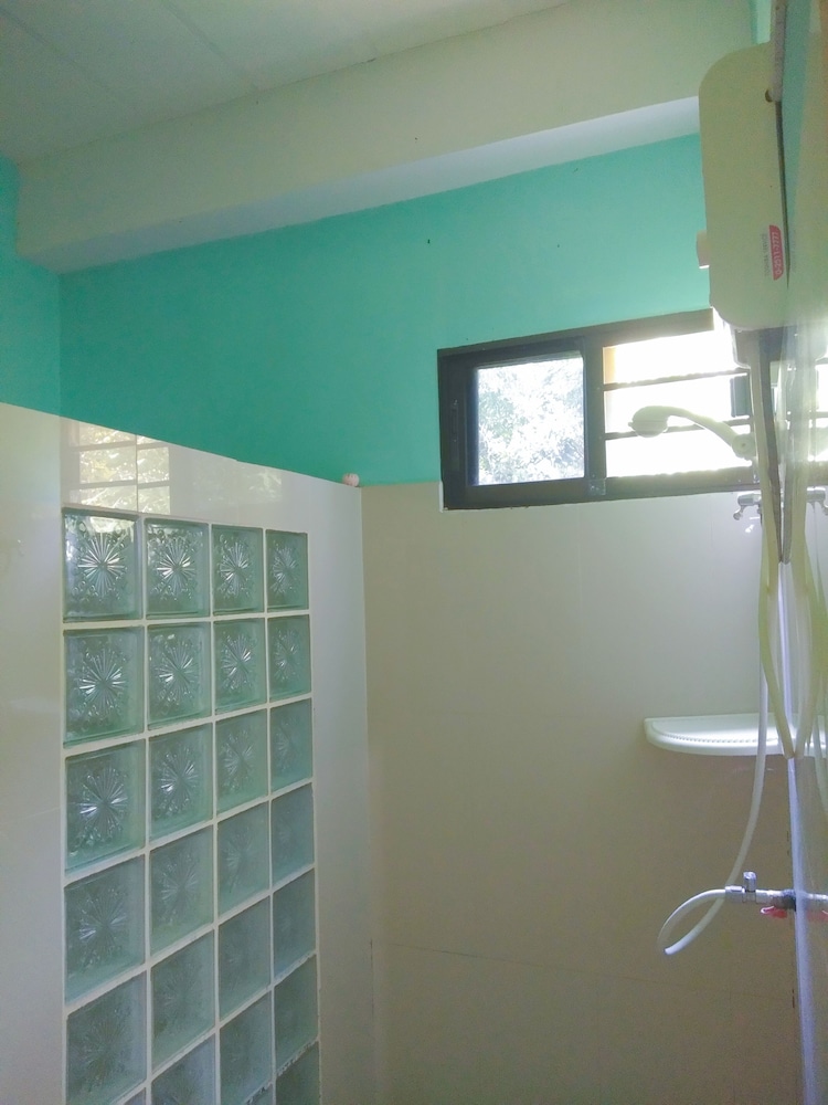 Chomlay Restaurant & Room for Rent