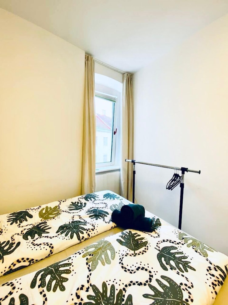 7BR Apt for 15P Near Schönbrunn