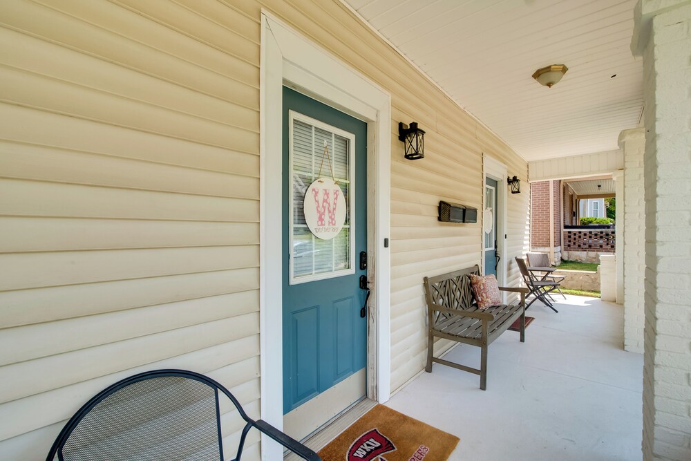 Hilltopper Convenience: Modern Duplex Near WKU