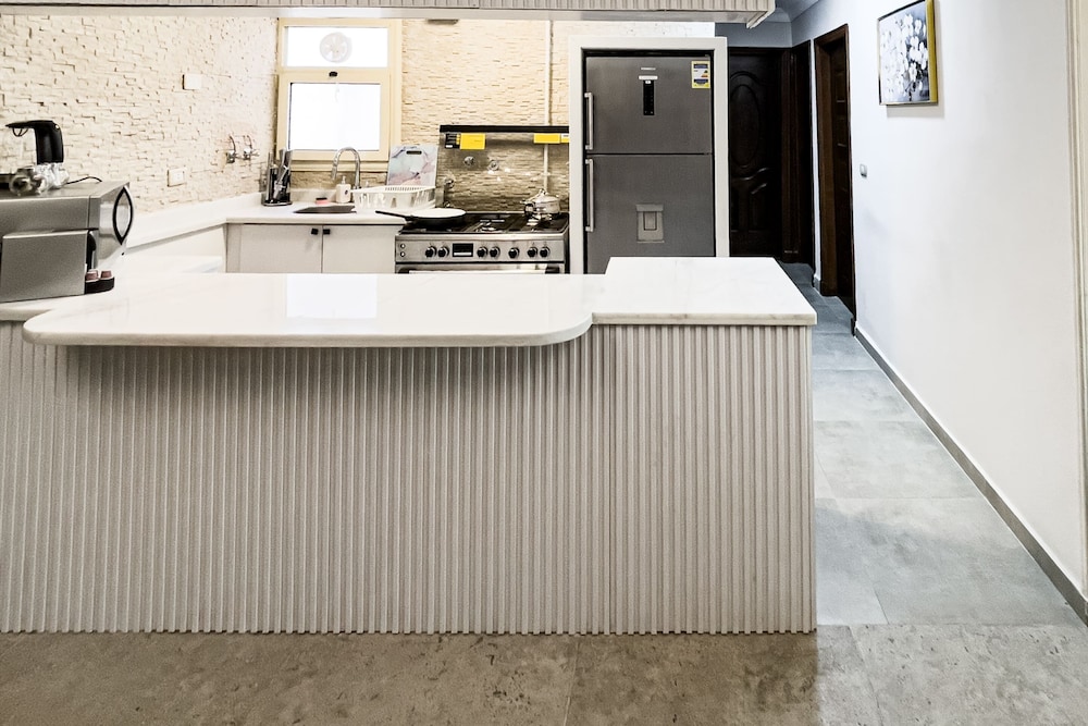 Xuru Stays I Elegant & Modern 3 BDR Apt. @ Heliopolis