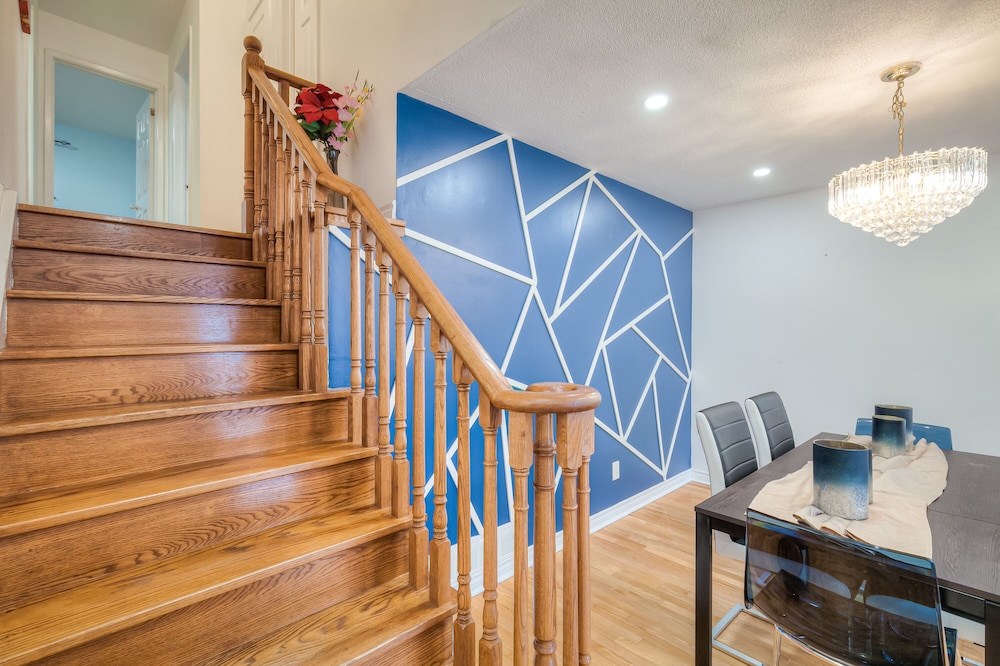 Spacious Breathtaking 4br Villa in the heart of Toronto