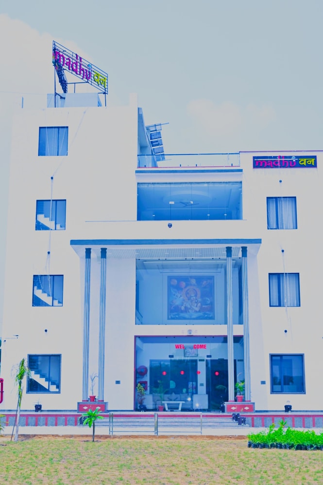 HOTEL MADHUVAN & RESORT