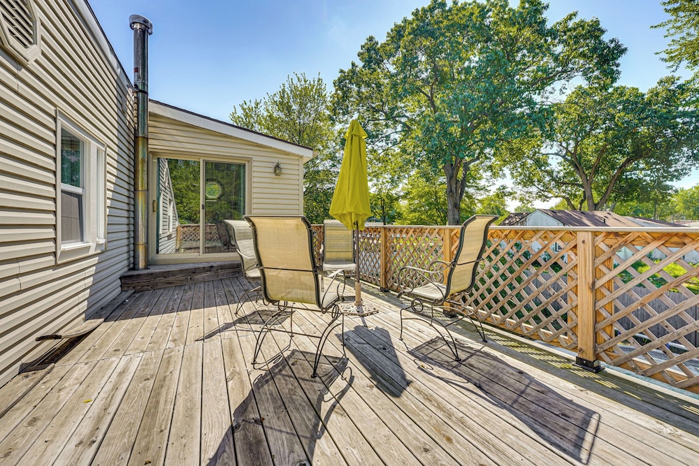 Private Pool & Yard: Pet-friendly Home in Toledo