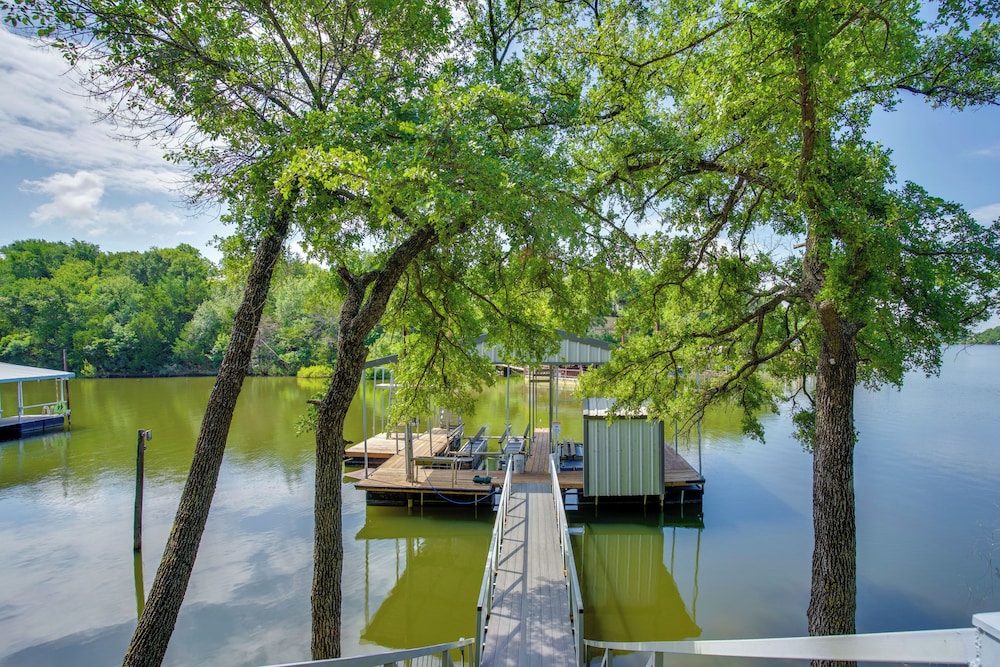 Waterfront Lake Bridgeport Home w/ Private Dock