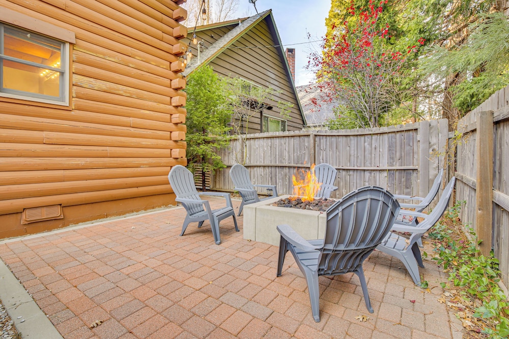 2 Mi to Lake Arrowhead Village: Pet-friendly Cabin