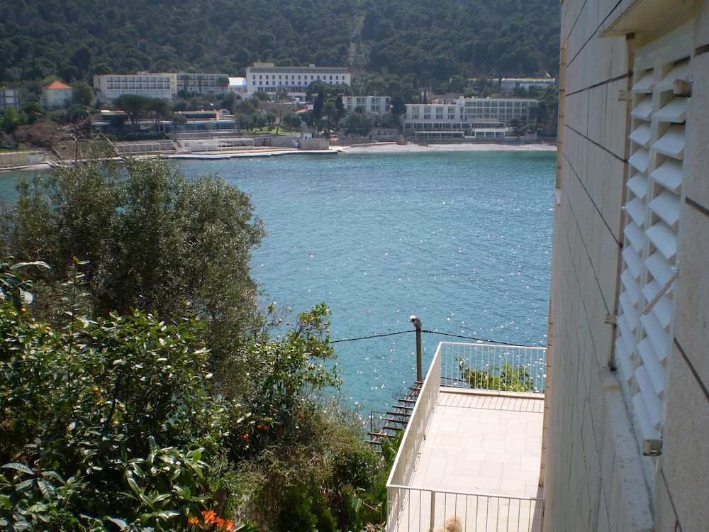 Karla Apartments
