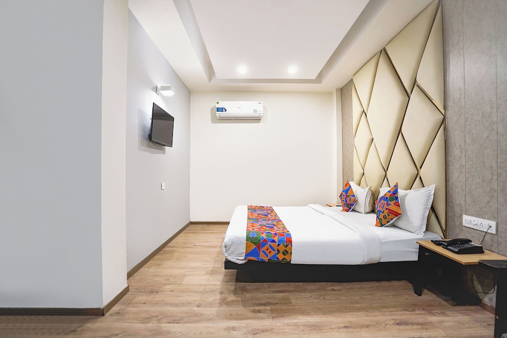 FabHotel Novis Stayz
