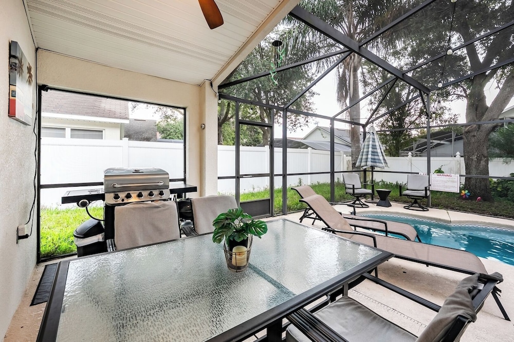 Bright Queen BR + Pool Retreat Near Disney