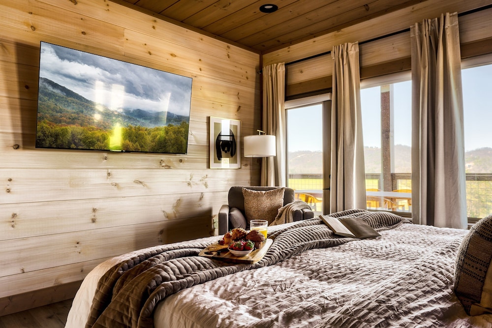 The Luxe 4 Bedroom Cabin