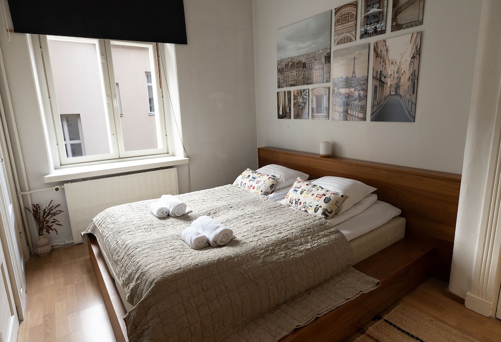 2ndhomes Cozy 1BR Home w Great Location view 4