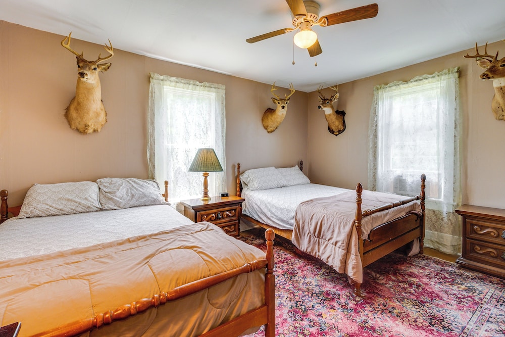 Pet-friendly Smithmill Retreat w/ Yard!