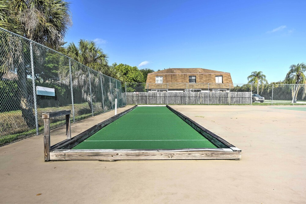 5 Mi to Fort Myers Beach: Condo w/ Private Lanai!