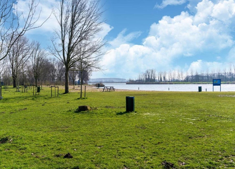 Bungalow in South Holland by the Water