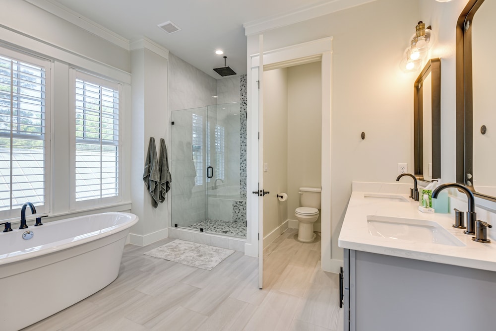 Walk to Gulf: Modern Retreat in Santa Rosa Beach!