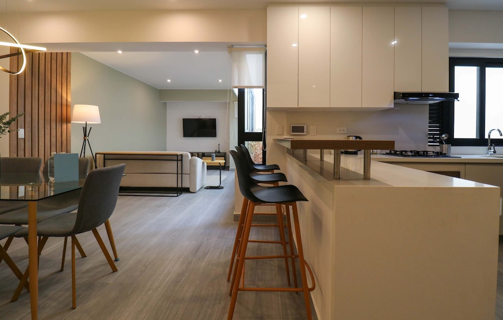 w Majestic Duplex w Perfect Deco in Miraflores