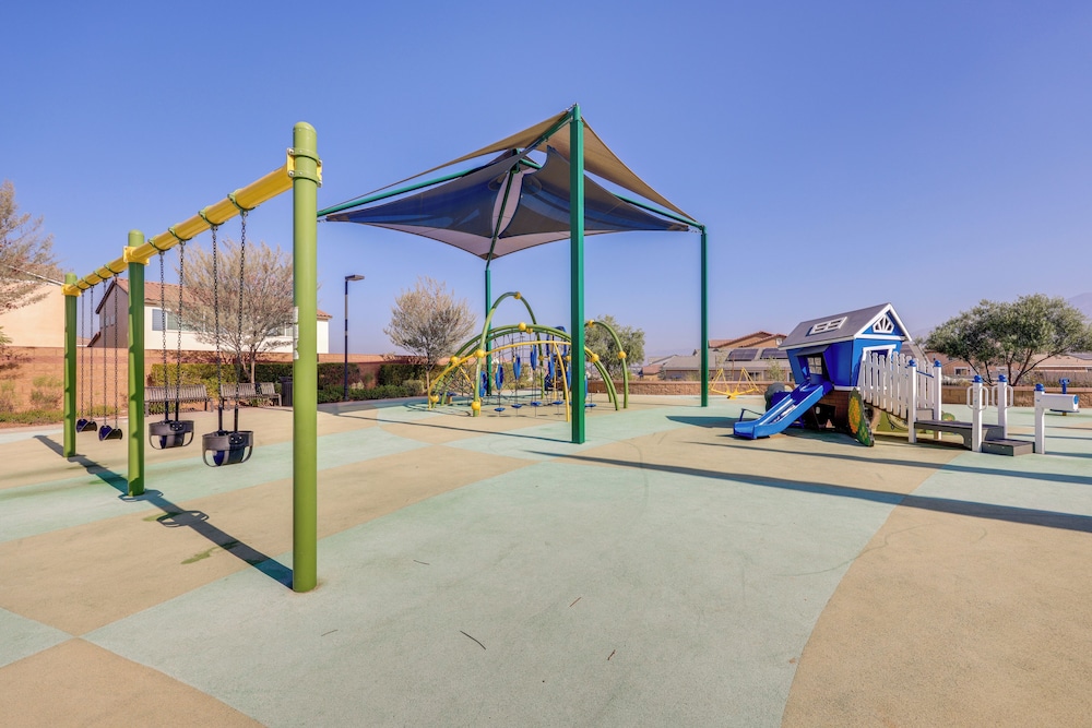 Pool Access & Mtn Views: Family Haven in Beaumont!