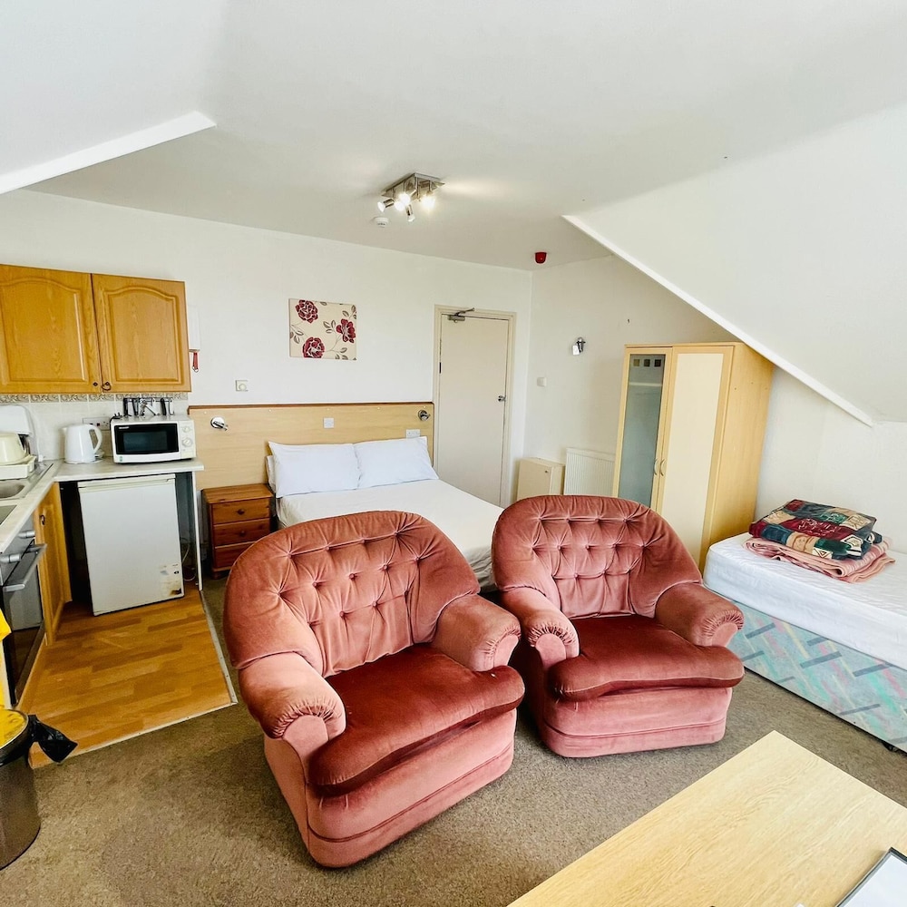 Lyndene Holiday Apartments