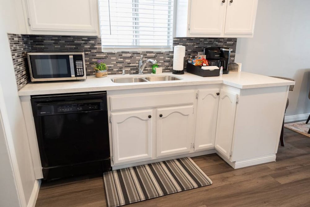 Large 4-bedroom House With AIR Hockey Table Close TO Disneyland IN Orange County p41