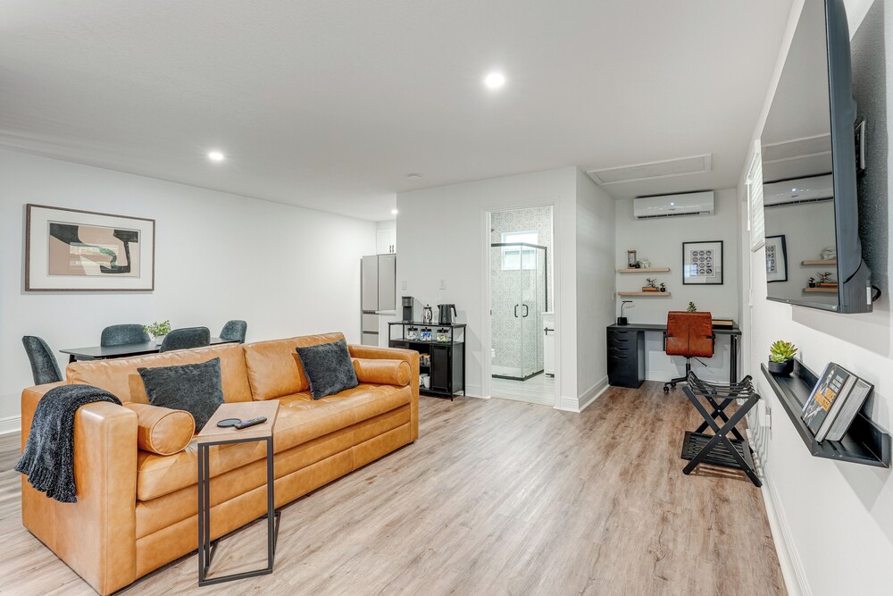 Stylish Lakeland Studio w/ Workspace