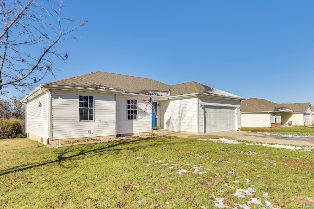 2 Mi to Dtwn Fulton: 'meadowlark' Home w/ Deck!