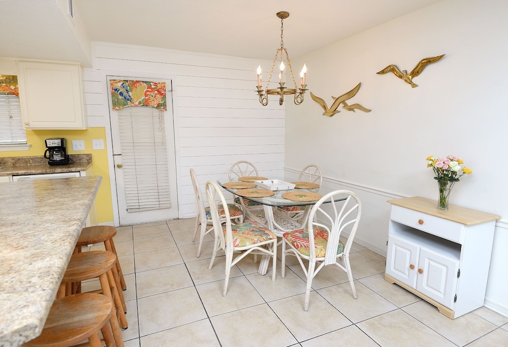 133 West Leslie Lane 2 Bedroom Townhouse