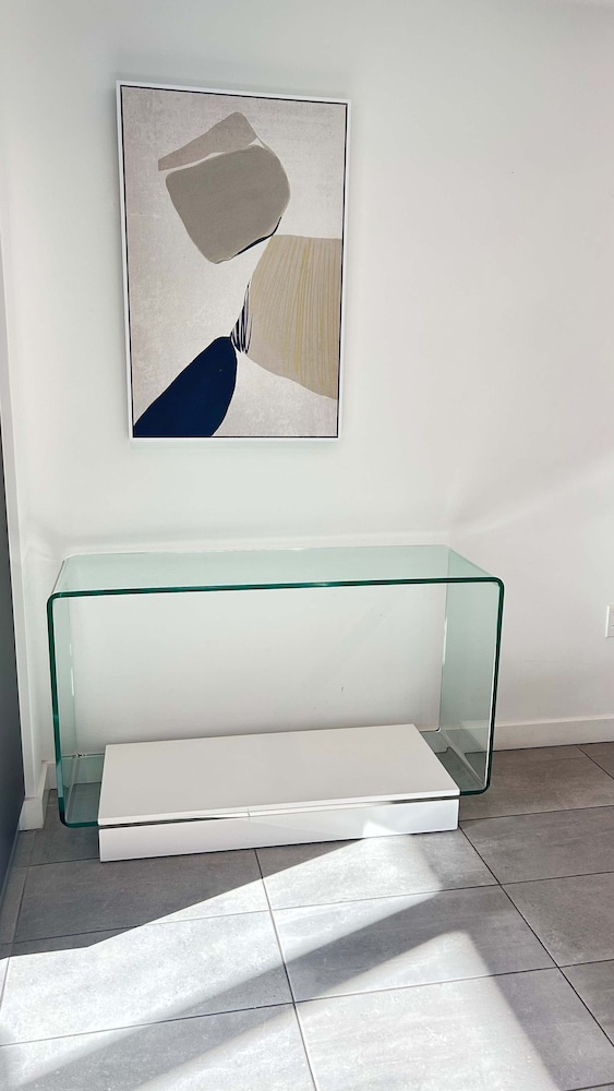 A Gallery in the Sky Rare Corner Unit Pool Gym