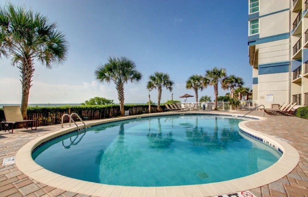 Stunning Condo Overlooking Ocean