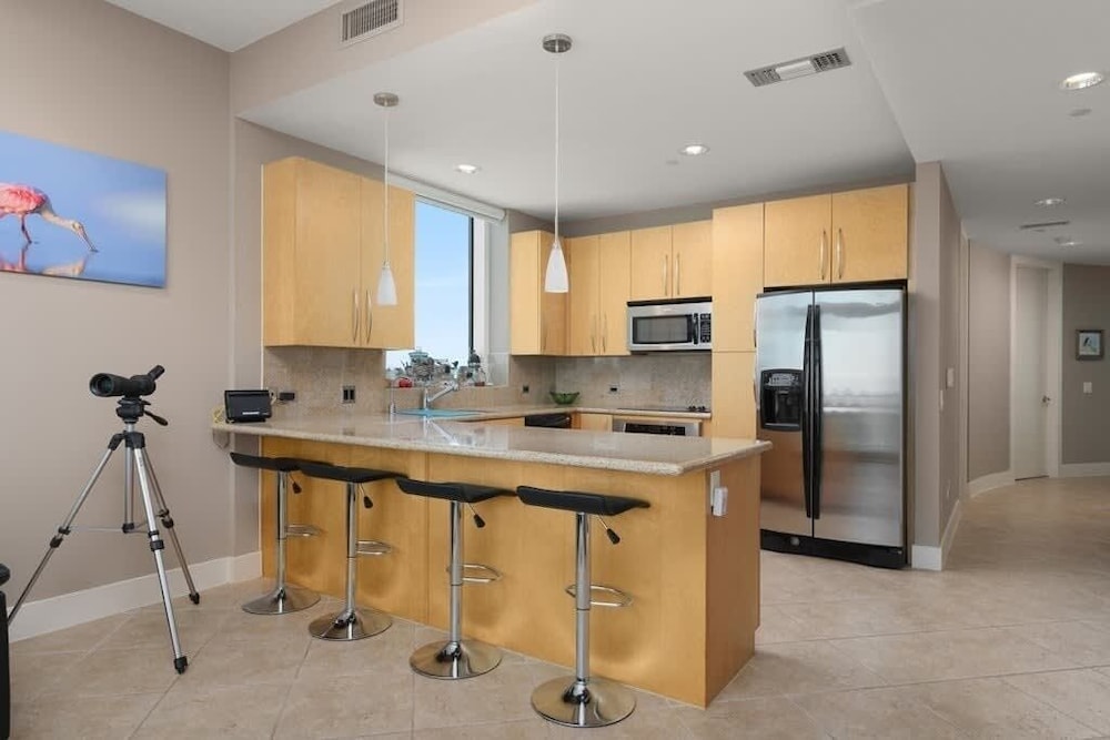 Stunning 17th Floor Spacex Direct Views Luxe 3 Bedroom Apts