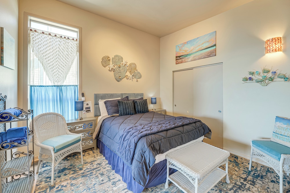 Steps to Pirate Cove: Oregon Coast Condo w/ View