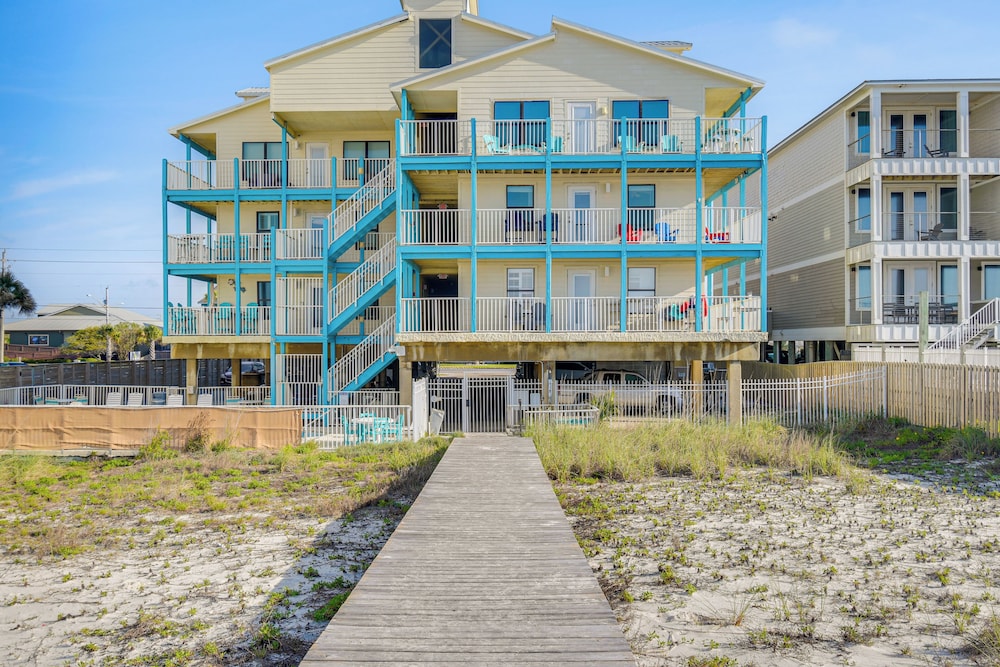 Balcony w/ Pool & Beach Views: Gulf Shores Condo!