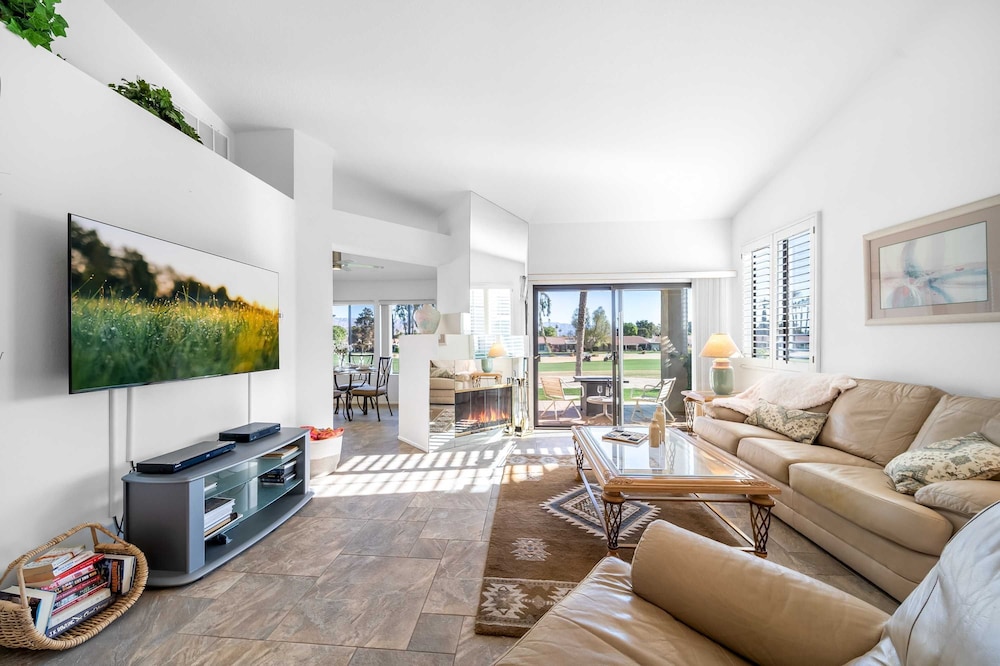 Charming Condo With Golf Course View