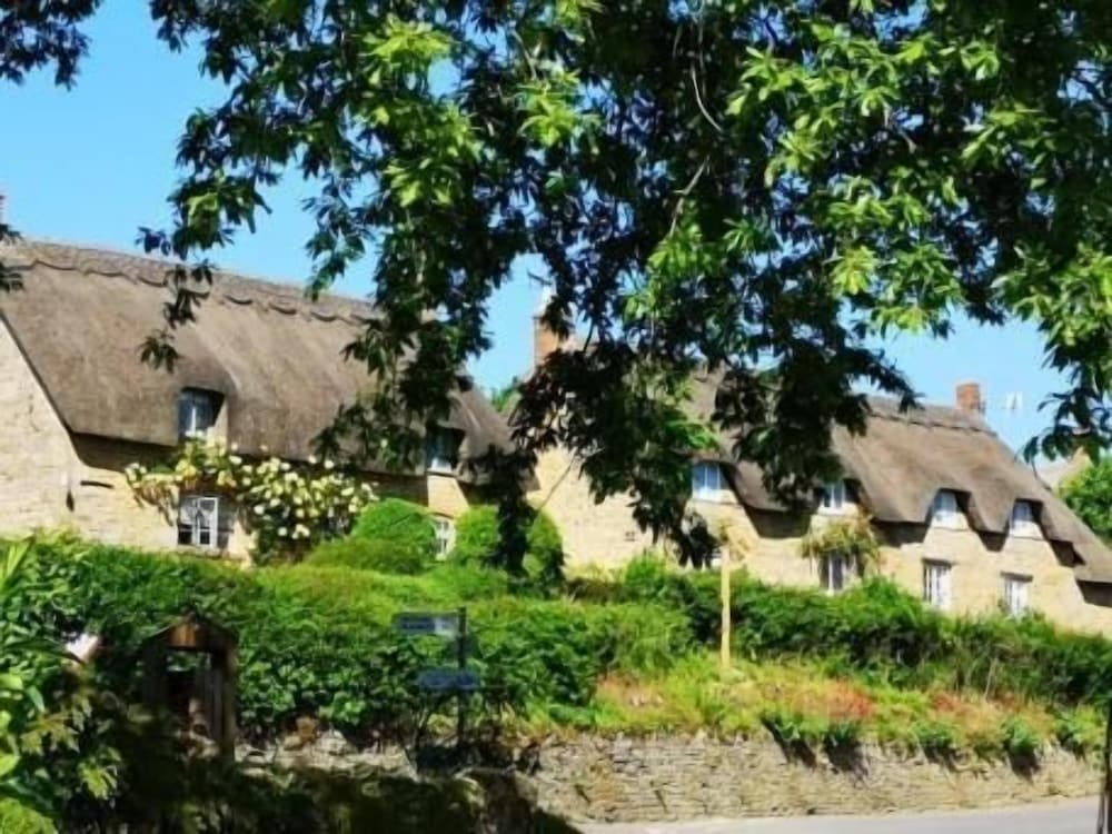 Holly House Bed & Breakfast
