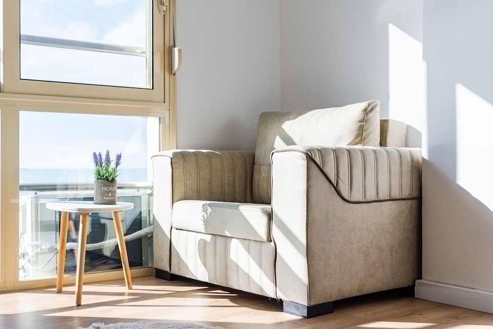 Studio With Amazing Sea View and Beach Access Durr s